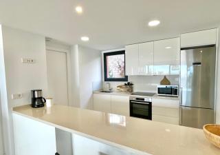 Luxury 3 Bedroom Apartment 300m from the Beach - 4
