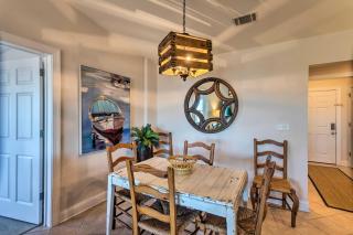 3rd-Floor Riverfront Condo Walk to Downtown Eats! - Darien - 4
