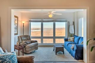 3rd-Floor Riverfront Condo Walk to Downtown Eats! - Darien - 6