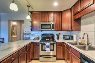 3rd-Floor Riverfront Condo Walk to Downtown Eats! - Darien - 3