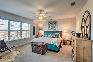 3rd-Floor Riverfront Condo Walk to Downtown Eats! - Darien - 1