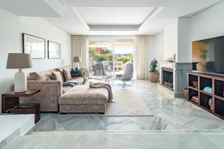 Tropical Palmy 3 bedroom Townhouse in Nueva Andalucia close to Puerto Banus - 2