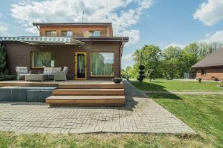 3-bedroom villa surrounded by beautiful nature - - 3
