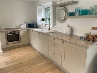 The Bolt Hole Hythe panoramic coast and sea views - 7