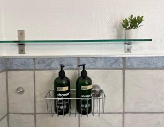 Bright quiet studio near metro, beach & city center - 1