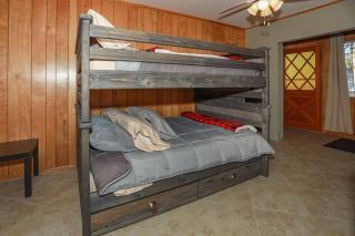 Poet's Corner Cabin 3 Bedroom with W/D - 8