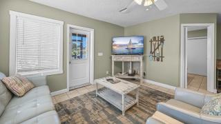 Leo's Hideaway - Panama City Beach - 5