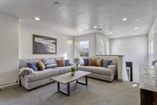 Escondido 2323 Sleeps 19, Ping Pong table, High speed internet- near Sand Hollow and Quail Creek - 2