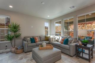 Escondido 2361 Bit of Paradise Sleeps 24 BBQ Grill, EV Charger - Washington - 0