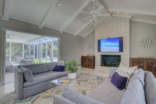 Majestic Coastal Escape - 9