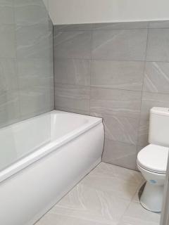 Daisy Lodge - Spacious Two Bed Flat - Parking, Netflix, WIFI - Close to Blenheim Palace & Oxford - F1 - Oxford - 2