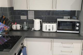 Daisy Lodge - Spacious Two Bed Flat - Parking, Netflix, WIFI - Close to Blenheim Palace & Oxford - F1 - Oxford - 1