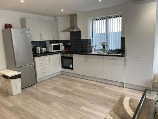 Maisy Lodge - Two Bed Lux Flat - Parking, Netflix, WIFI - Close to Blenheim Palace & Oxford - F2 - 4