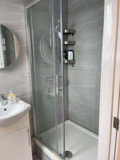 Orchid Lodge - Two Bed Generous Flat - Parking, Netflix, WIFI - Close to Blenheim Palace & Oxford - F4 - Kidlington - 5