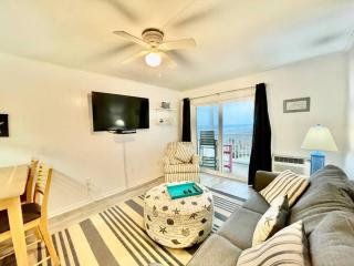 Lovely 2 bedroom condo with ocean view 304- 3rd Floor No Elevator - Myrtle Beach - 0