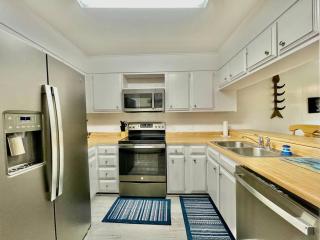 Lovely 2 bedroom condo with ocean view 304- 3rd Floor No Elevator - Myrtle Beach - 9