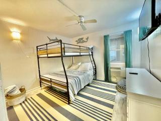 Lovely 2 bedroom condo with ocean view 304- 3rd Floor No Elevator - Myrtle Beach - 8