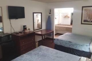 Hotel 2 Queen Beds Hotel Room 135 Booking - Stillwater - 8