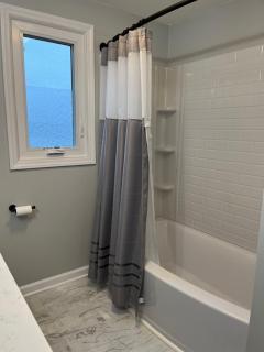 Modern Lakefront Views at Lake Hickory Haven - Hickory - 9