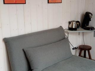 Chambre élégante, calme et adaptée PMR avec Wi-Fi, climatisation, parking et table d'hôtes - FR-1-590-266 - Noyers - 5