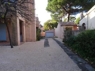 Appartement Hyères : 2 pièces, jardin privé, proche plage et port, WIFI, parking - FR-1-335-161 - Hyères - 1