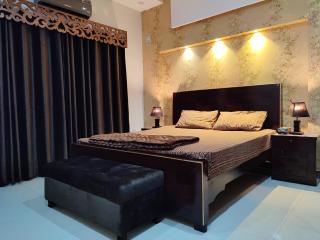 Fully Serviced Holiday Home Near Lahore Ring Road - 7