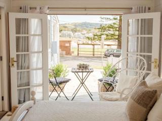 Driftwood Beach House - 3