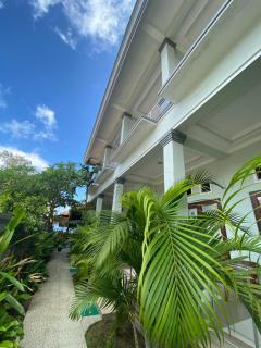 Mae Mae Beach House - 8