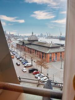 LOFT-Panoramablick-HAFEN & ELBE! - 0