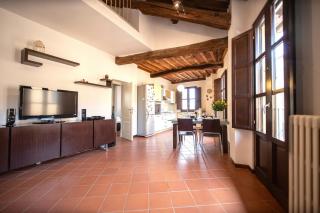 Serena Apartment, Cosy Close Center Town - 9