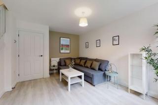 Oakwell View - Modern 3 Bed Home - 5