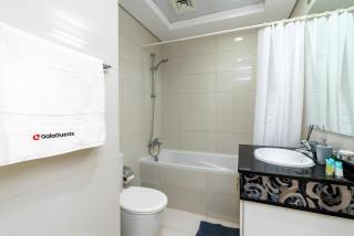 Lush 1 BR at Executive Bay - 6