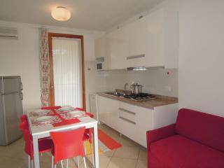 Modern apartment with swimming pool - 9