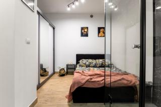 Wyjątkowy apartament z prysznicem pośrodku na wyjątkowe wieczory - dostęp na kod, parking - 0