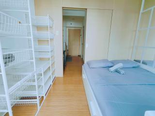 Crib's nr.BGC - Manila - 1