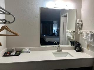 Salt Creek Lodge - Graham - 1