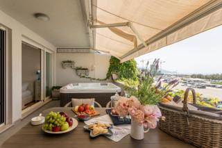 VELEBIS SUPERIOR APARTMENT - luxurious one-room apartment with jacuzzi - prestigious location by the sea in the new city center of Žnjan - panoramic view of the sea and islands - free garage parking - BURALUX properties - 0