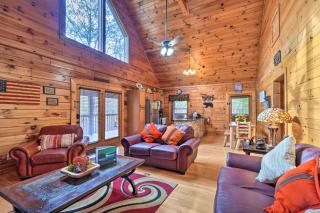 Inviting Sevierville Cabin with Deck and Hot Tub! - Sevierville - 4
