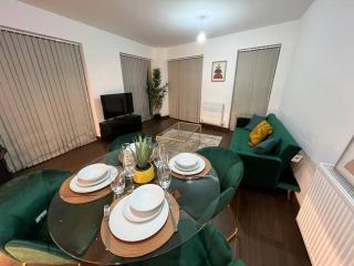 Dartford Lux Stay 1 bedroom apartment- free parking next to station - 0