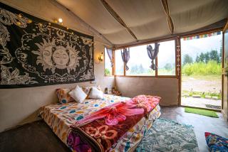 Zevibes Cafe & Homestay - Kalgha - 9