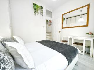 LUXURIOUS Terrace 2 Bedrooms in Relaxing Covent Garden Apartment - 6