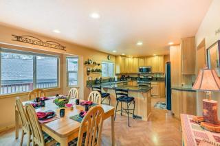 4 Mi to Pine Lake Hathaway Pines Cabin with Deck - Hathaway Pines - 1