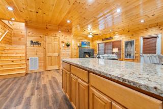 Pine Mountain Retreat, Hot Tub, Game Room, 1089 FREE tickets each paid day, Dollywood and More - Pigeon Forge - 8