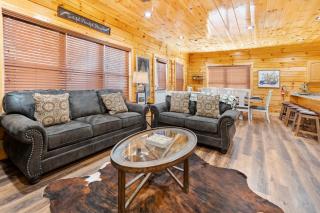 Pine Mountain Retreat, Hot Tub, Game Room, 1089 FREE tickets each paid day, Dollywood and More - Pigeon Forge - 4