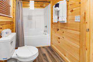 Pine Mountain Retreat, Hot Tub, Game Room, 1089 FREE tickets each paid day, Dollywood and More - Pigeon Forge - 3