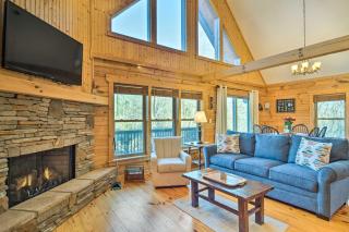 Quaint Cabin with Deck and Loft 10 Mi to Lake Lure! - Lake Lure - 8