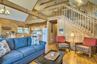Quaint Cabin with Deck and Loft 10 Mi to Lake Lure! - Lake Lure - 5