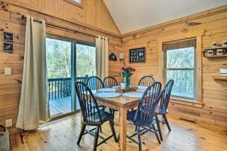Quaint Cabin with Deck and Loft 10 Mi to Lake Lure! - Lake Lure - 4