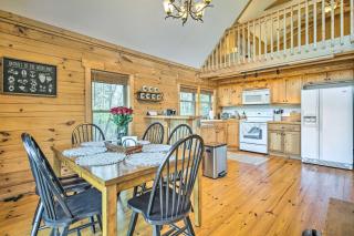 Quaint Cabin with Deck and Loft 10 Mi to Lake Lure! - Lake Lure - 2