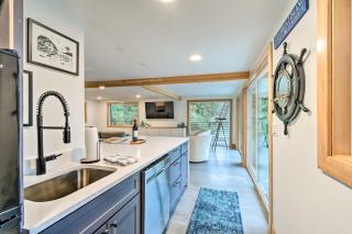 Dreamy Bayfront Cabin with View, Dock and Kayaks - Olympia - 1